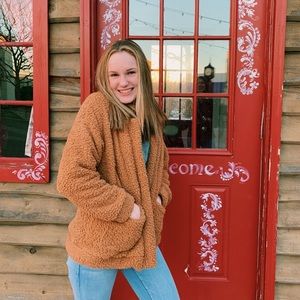 Meet your Posher, Julia